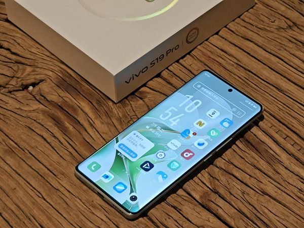 手体验：轻薄时尚设计与影像能力再度升级亚游ag电玩vivo S19 Pro上(图6)